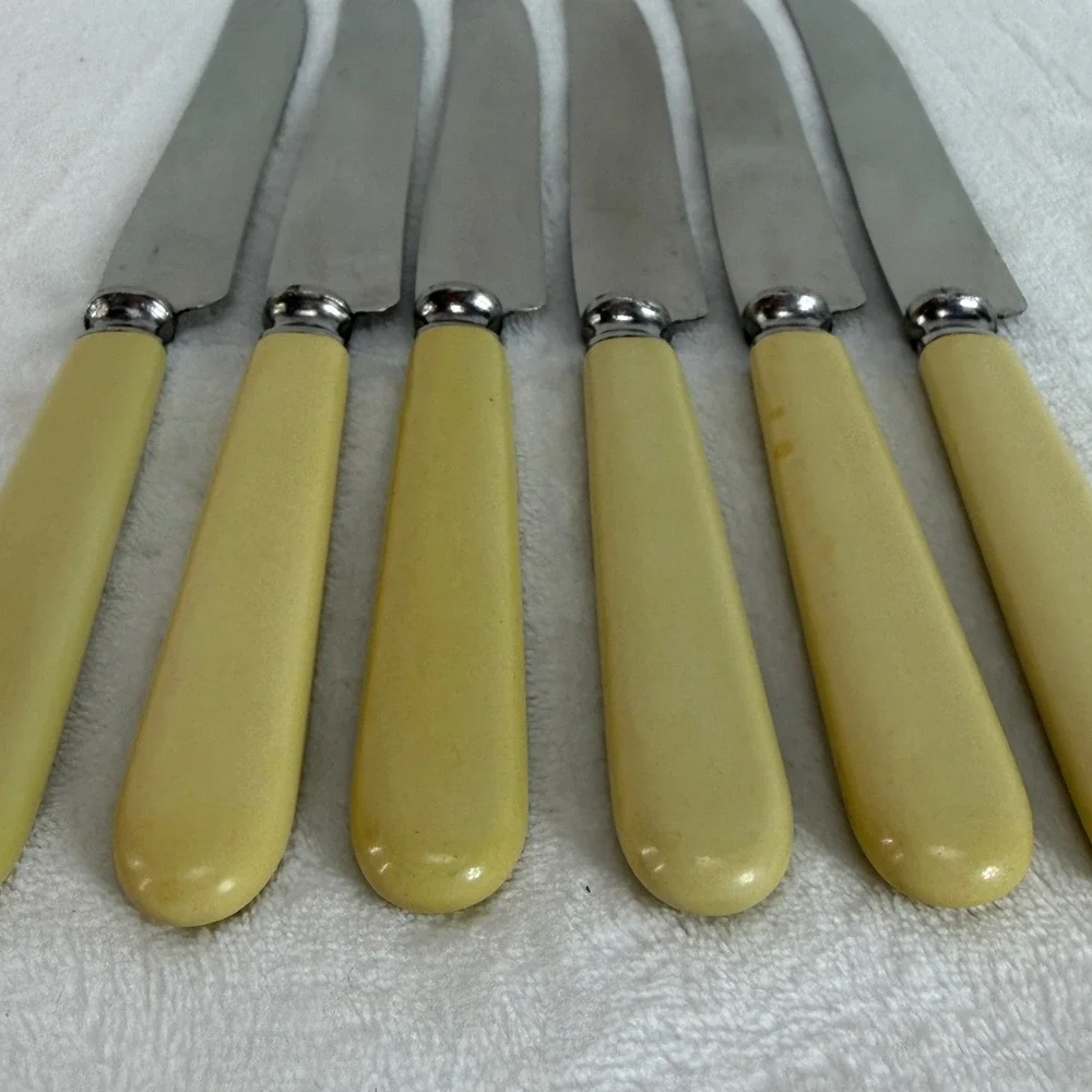 VTG Universal Resistain Set of 6 Cream Bakelite Handle Dinner Knives MCM‎ Retro